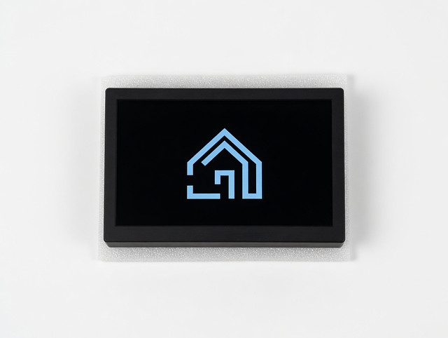 HAUI 3Gang 7in Display Wall Mount Dashboard WiFi.