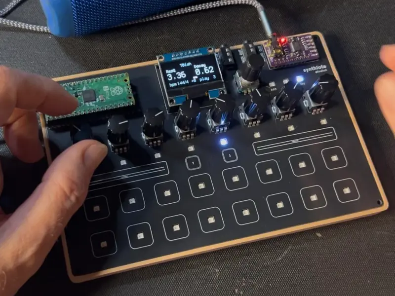 synthiota Pico/Pico2-based board for playing with synthesizers in CircuitPython