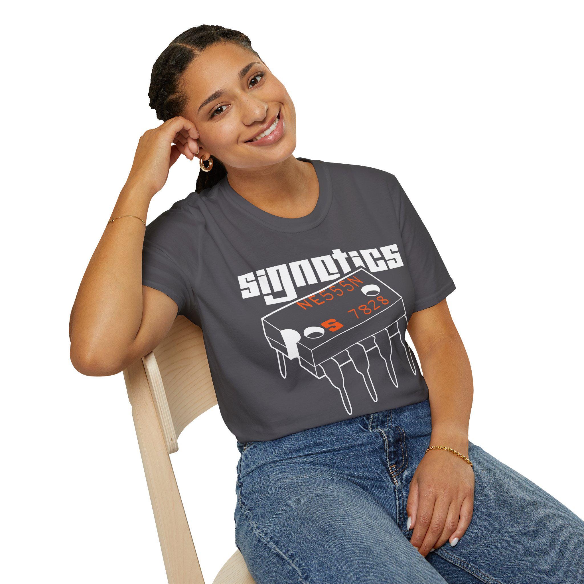 Vintage Signetics 555 Timer T-Shirt | Hand-Drawn Electronics Engineer Gift | Cla